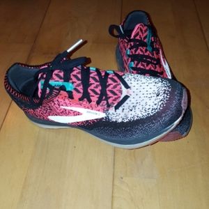 Like New Condition Ladies Brooks DNA